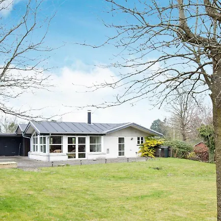 Two-bedroom Holiday In Allingabro 6 Nørager
