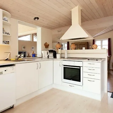 Two-bedroom Holiday In Allingabro 6